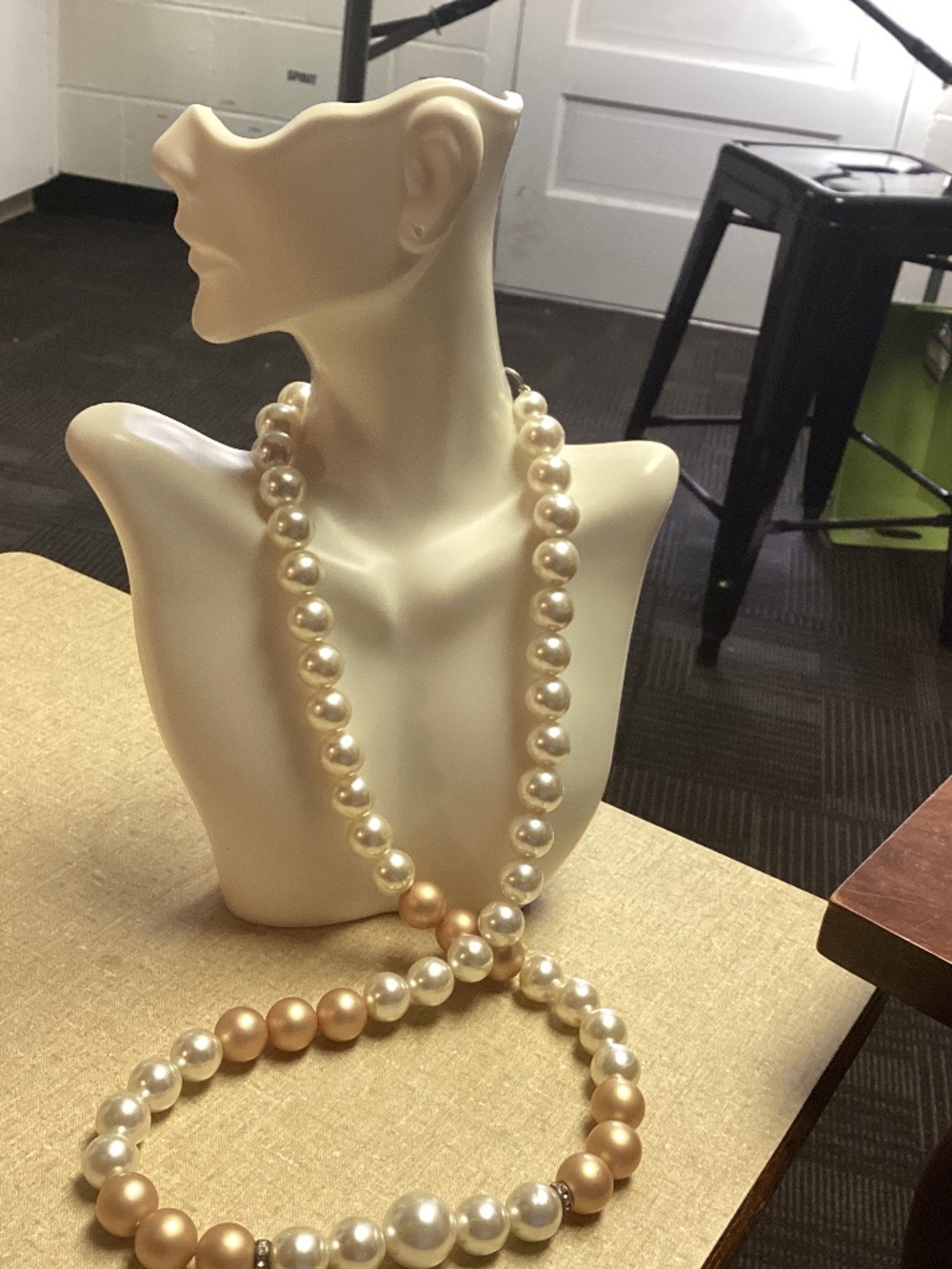 Long, beautiful vintage necklace peach color with beautiful rhinestones